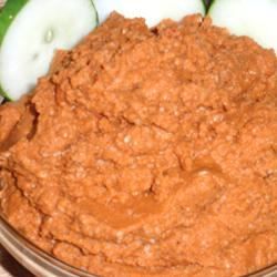 Cà chua khô và hạt thì là hummus