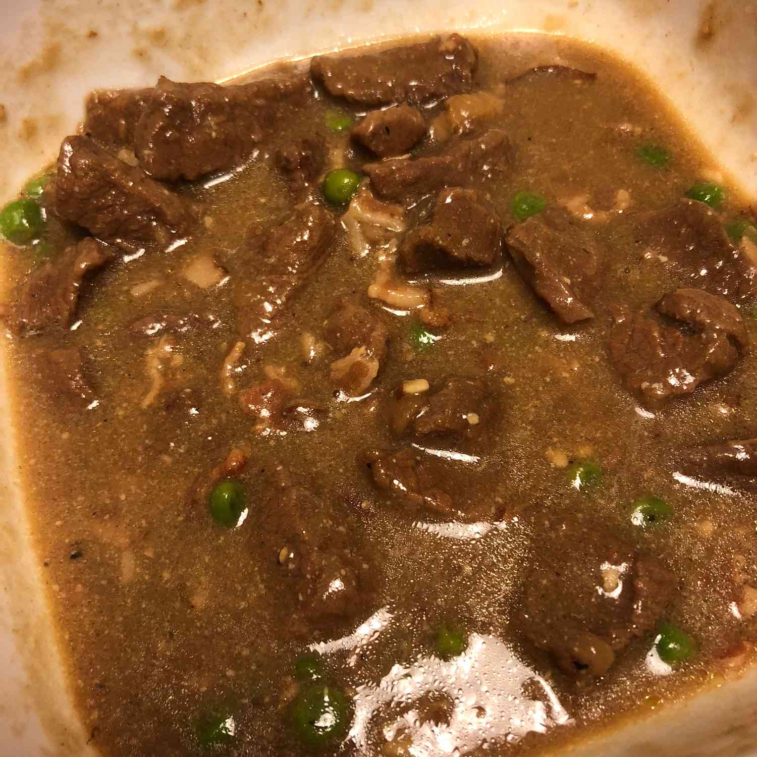 Thịt bò stroganoff với mì