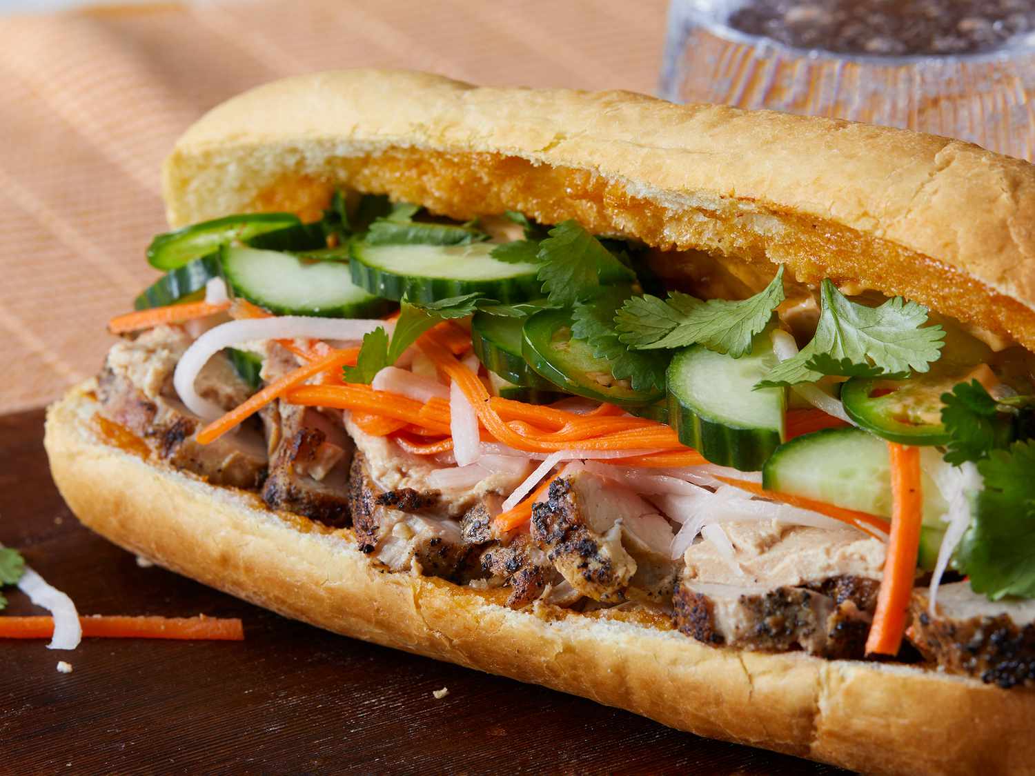 Thịt lợn nướng BNH M (Sandwich Việt Nam)