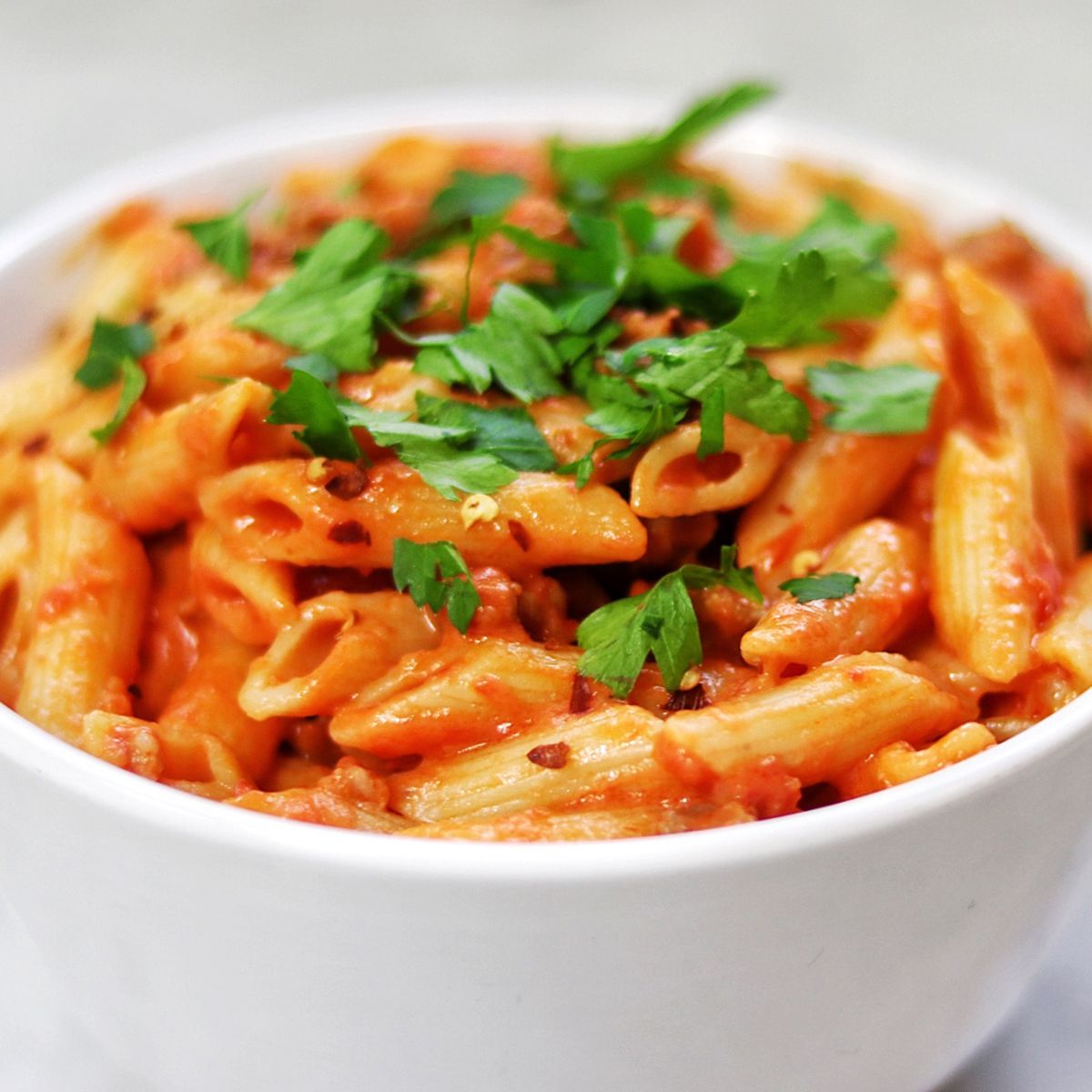 Penne với sốt kem cà chua cay Vodka