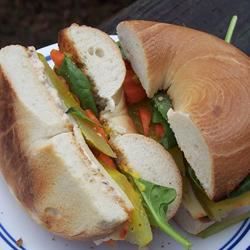 Bánh mì bagel ăn trưa ở trường