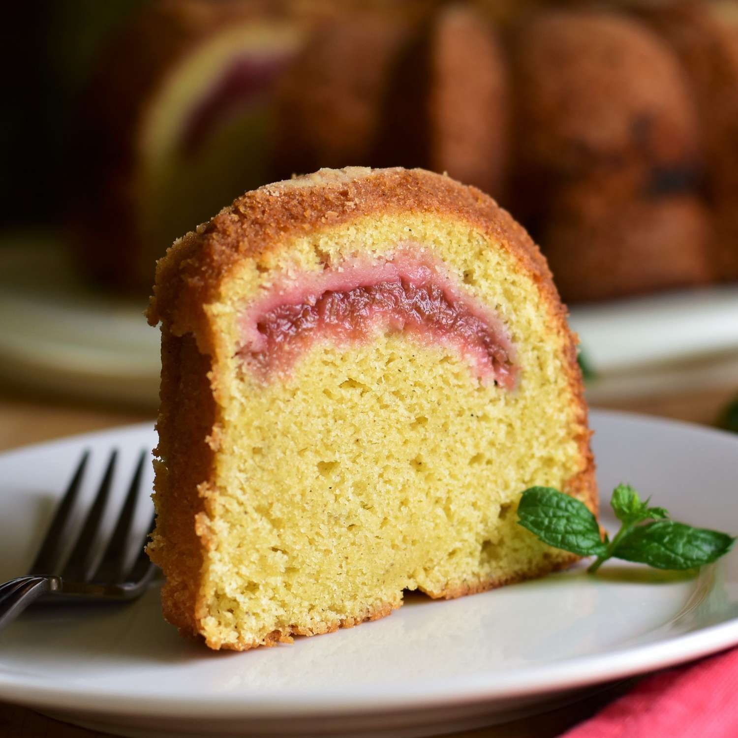 Bánh Bundt Rhubarb