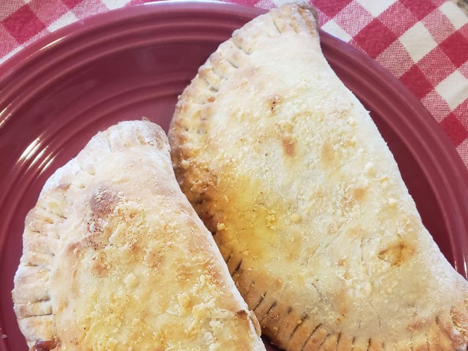 Không khí chiên calzones với bột hai lá