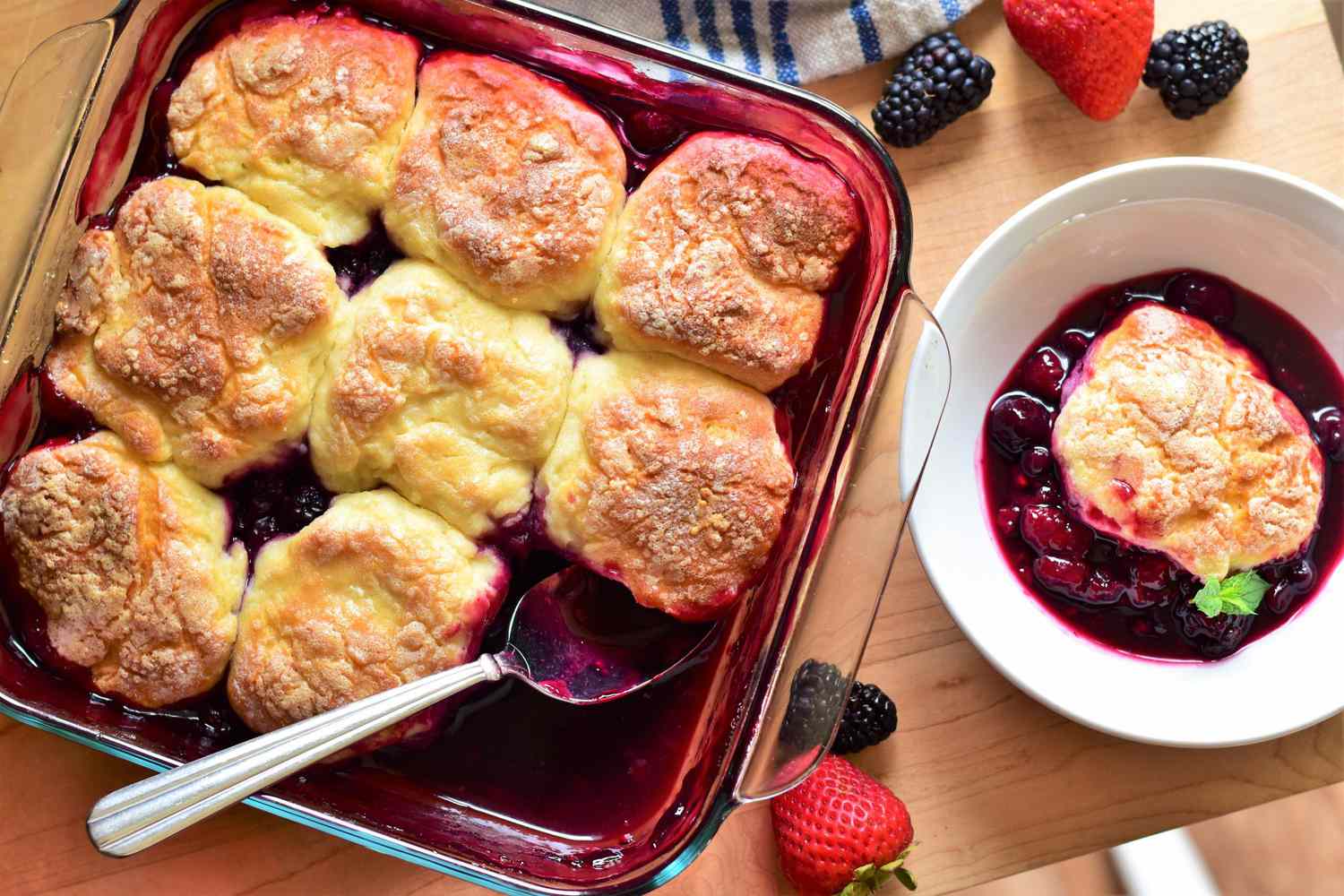 Berry Cobbler với bột hai chữ