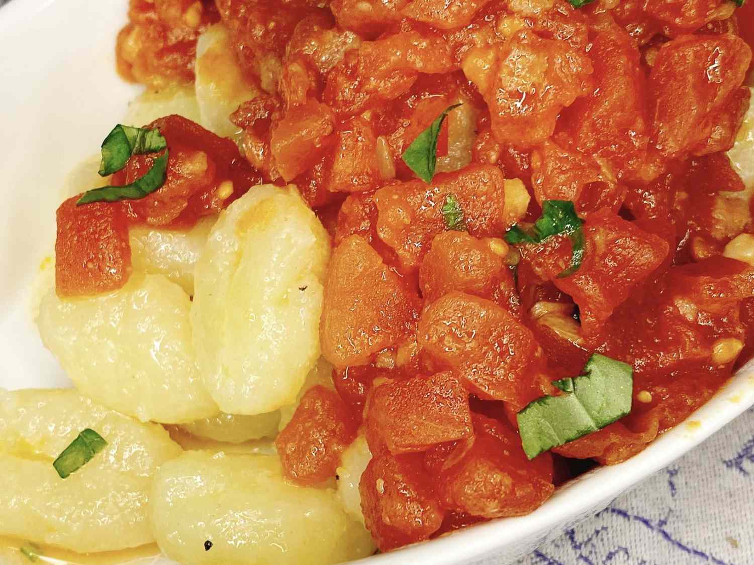 Dễ dàng gnocchi với nước sốt cà chua