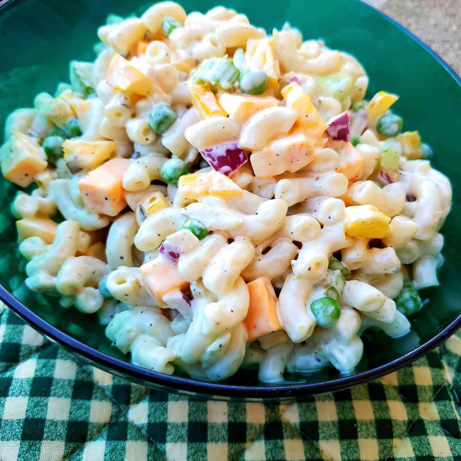 Cheddar và Macaroni Salad