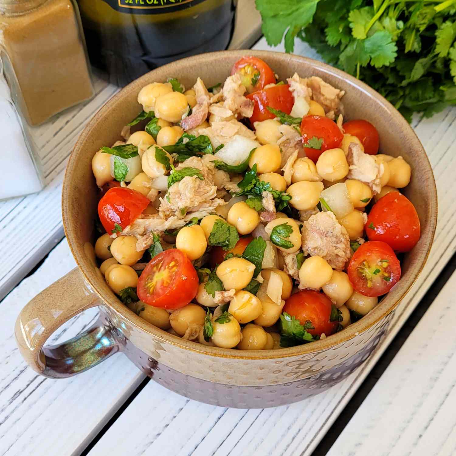 Salad cá ngừ đậu xanh