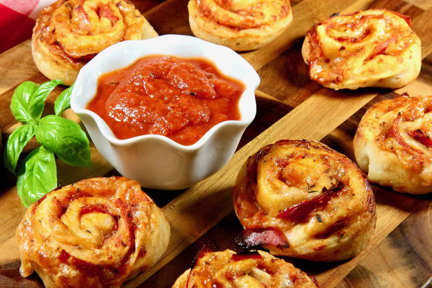 Cheesy Pepperoni Pizza Rolls