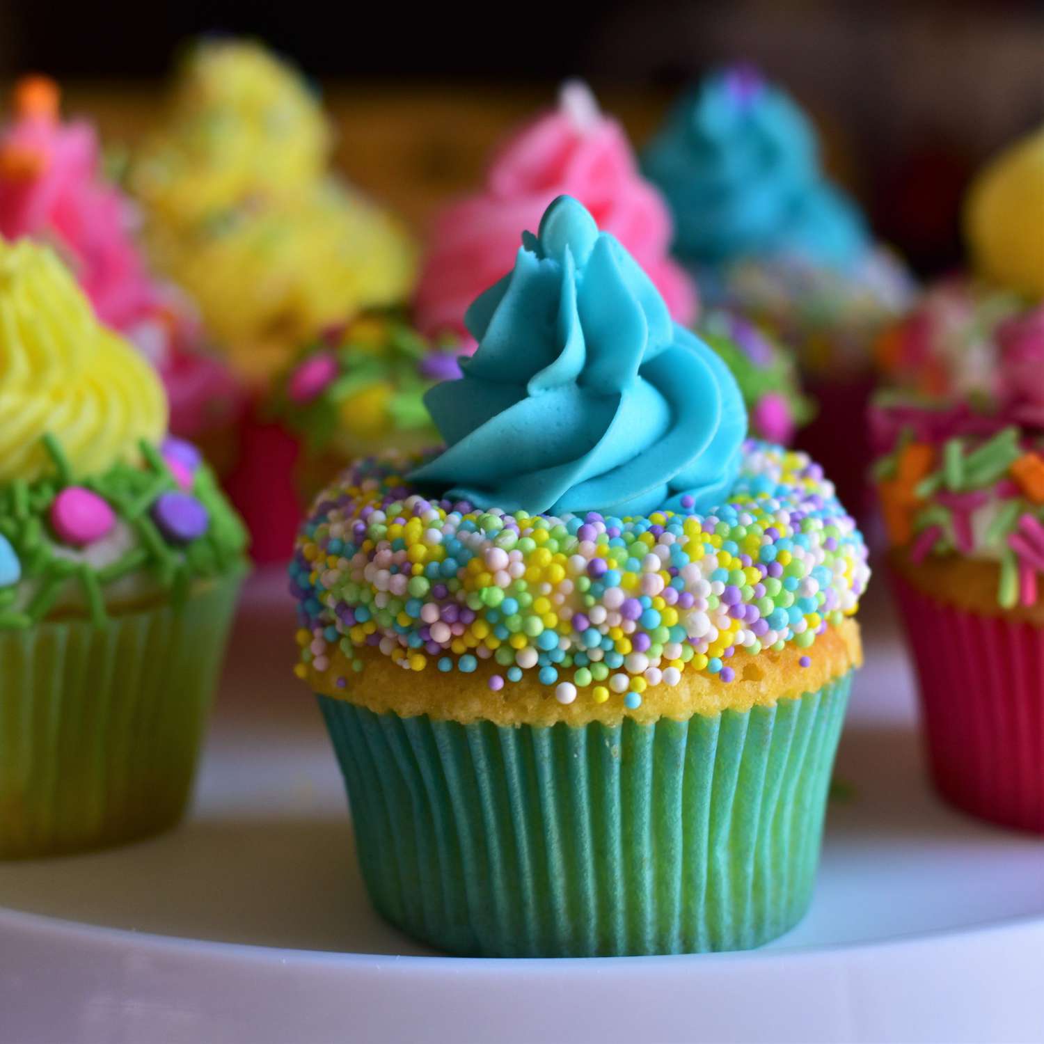 Cupcakes màu vàng tự làm