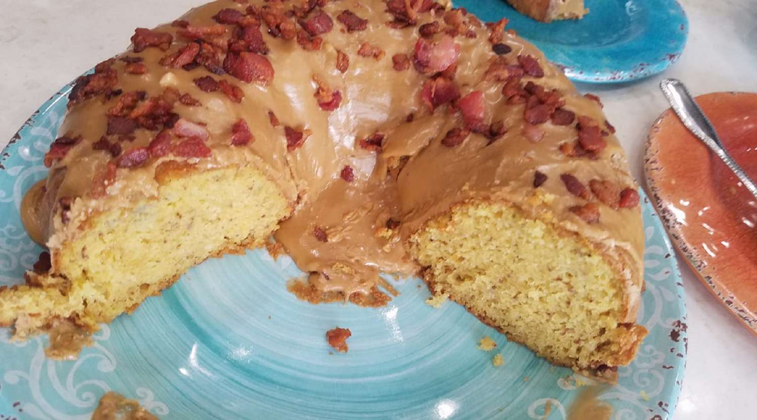 Bánh chuối-Maple-Bacon Bundt