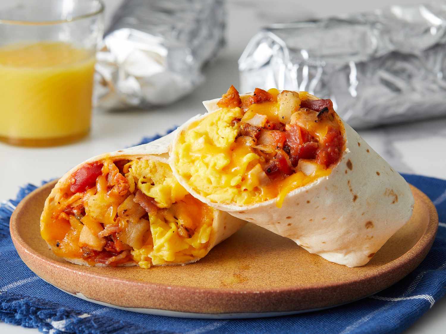 Bữa sáng đóng băng và ăn uống burritos