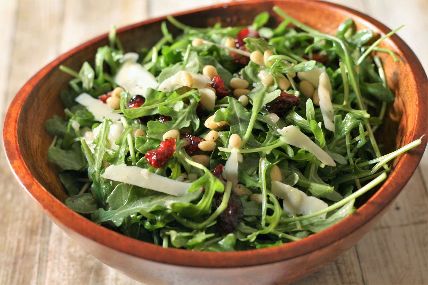 Salad arugula với Asiago và cranberries