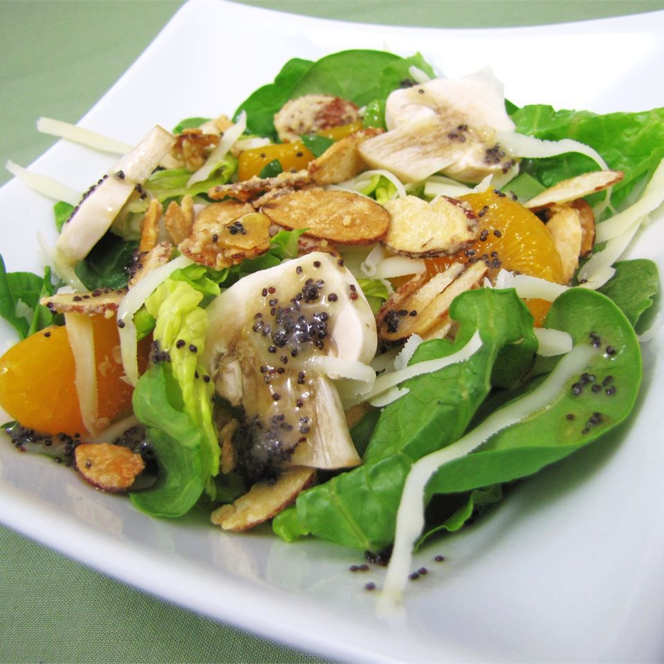 Salad rau bina hạnh nhân nướng đường