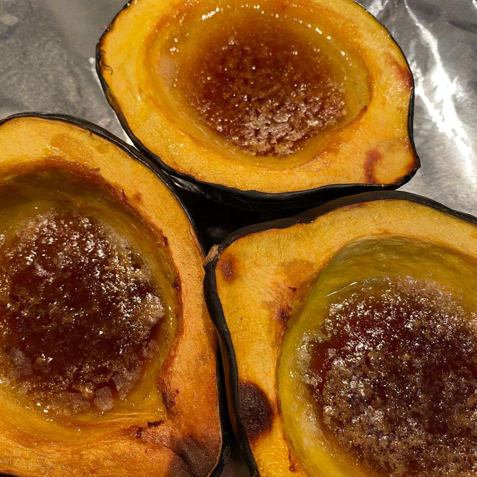 Acorn squash nướng với đường nâu