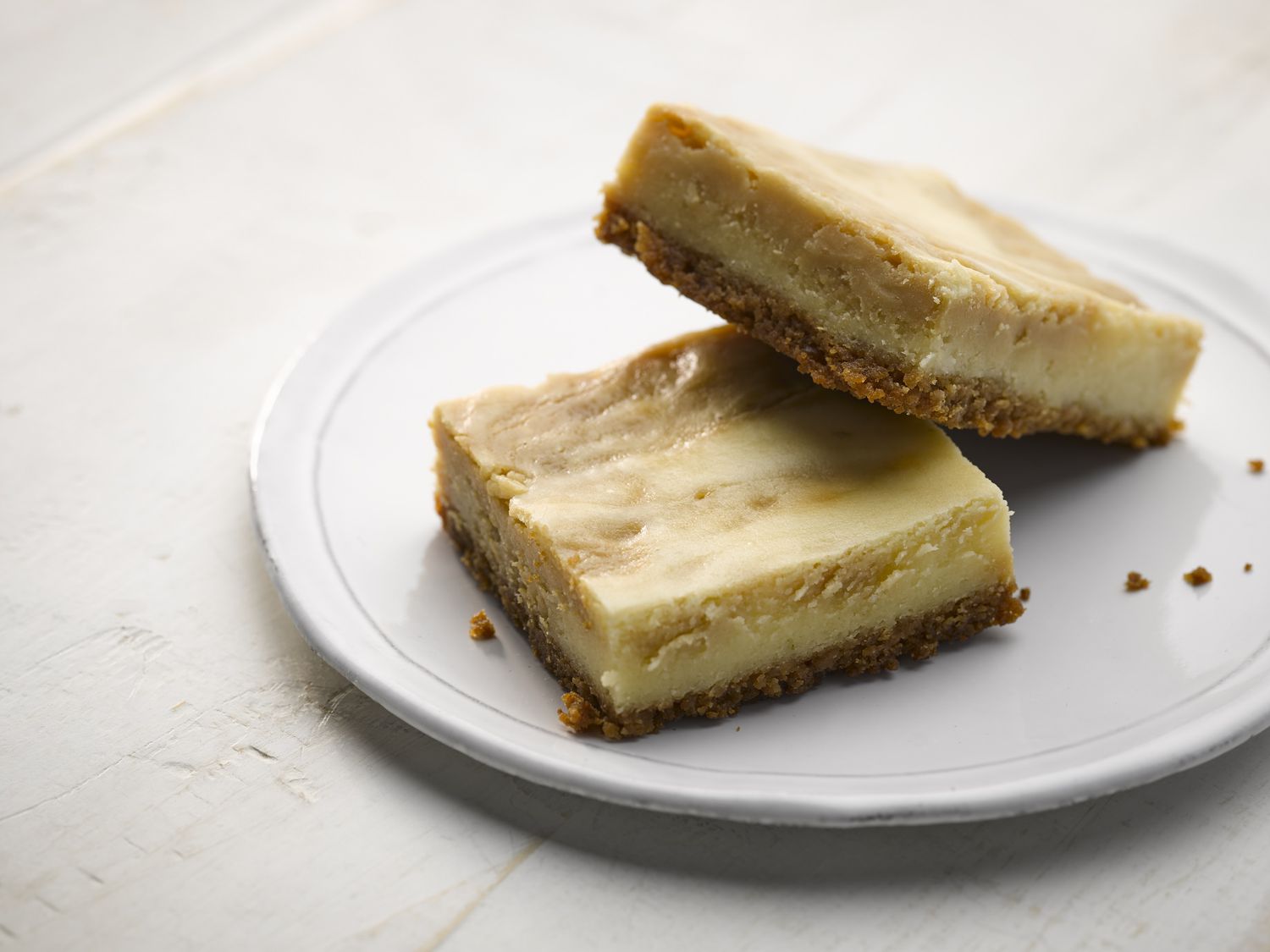 Biển Salt Caramel Swirl Cheesecake Bars