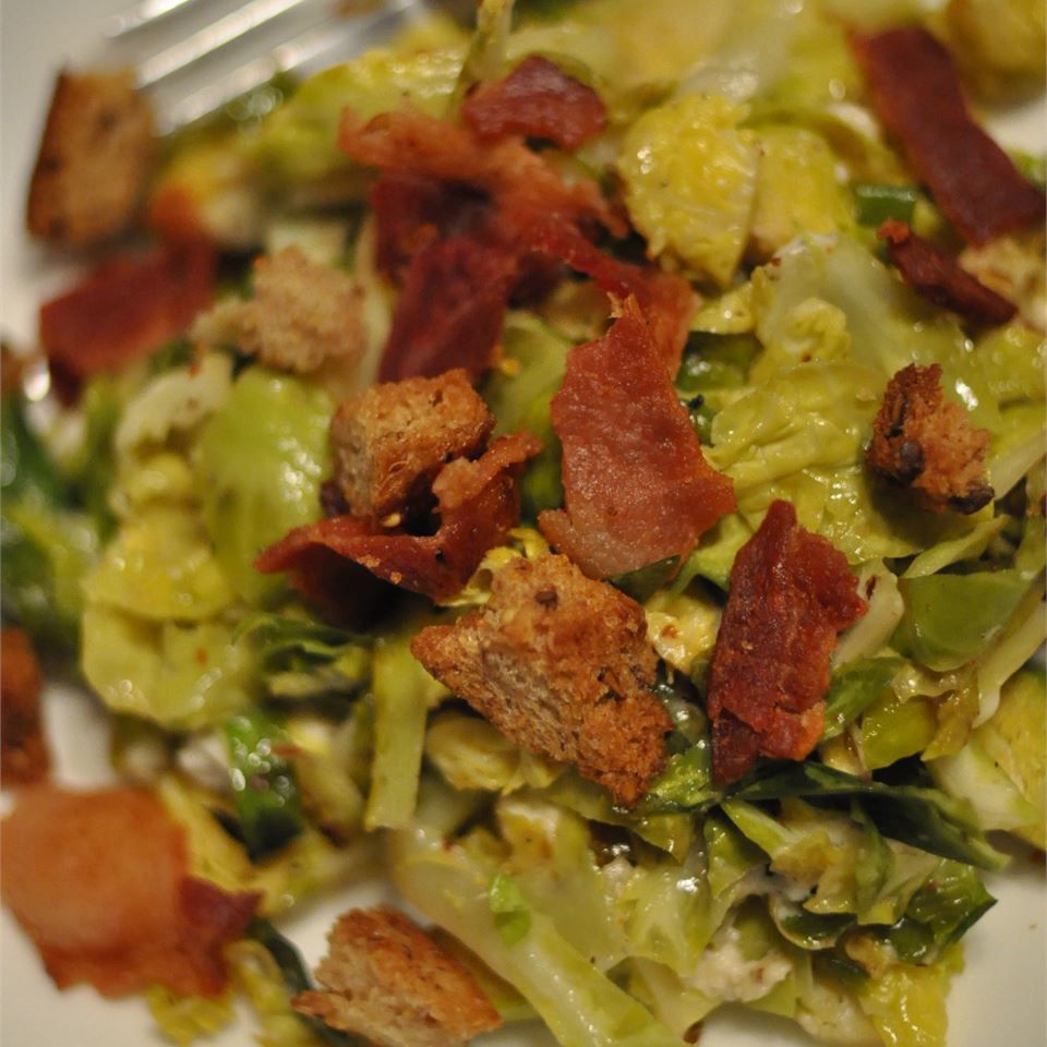 Brussels Sprouts và Bacon Salad