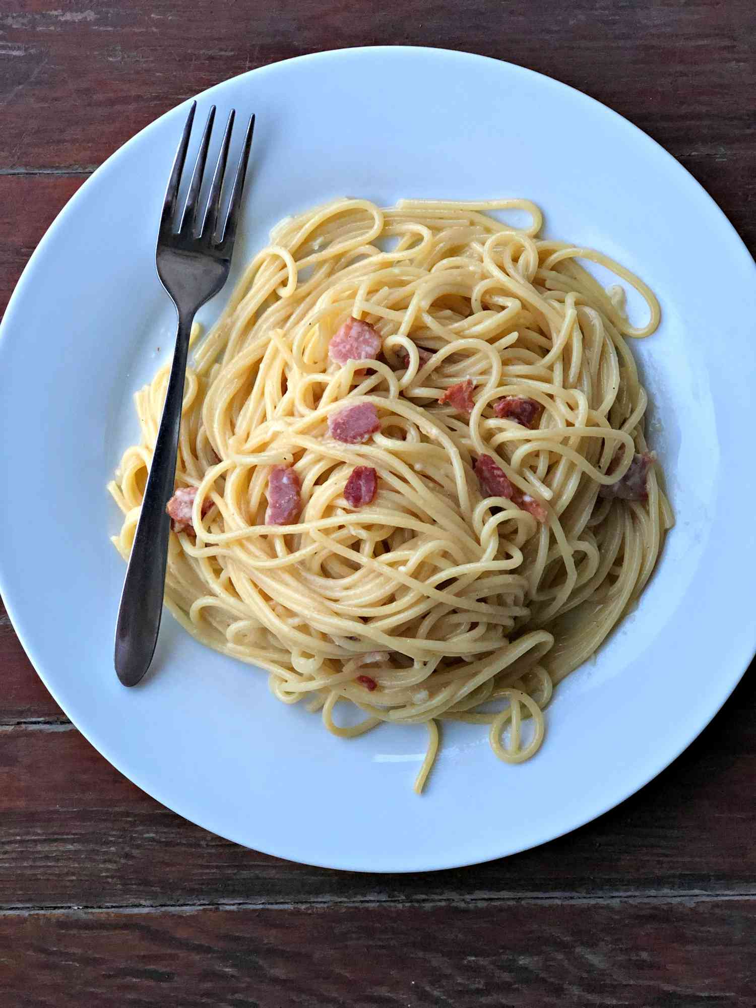 Bữa sáng thịt xông khói bằng xi-rô cây phong carbonara