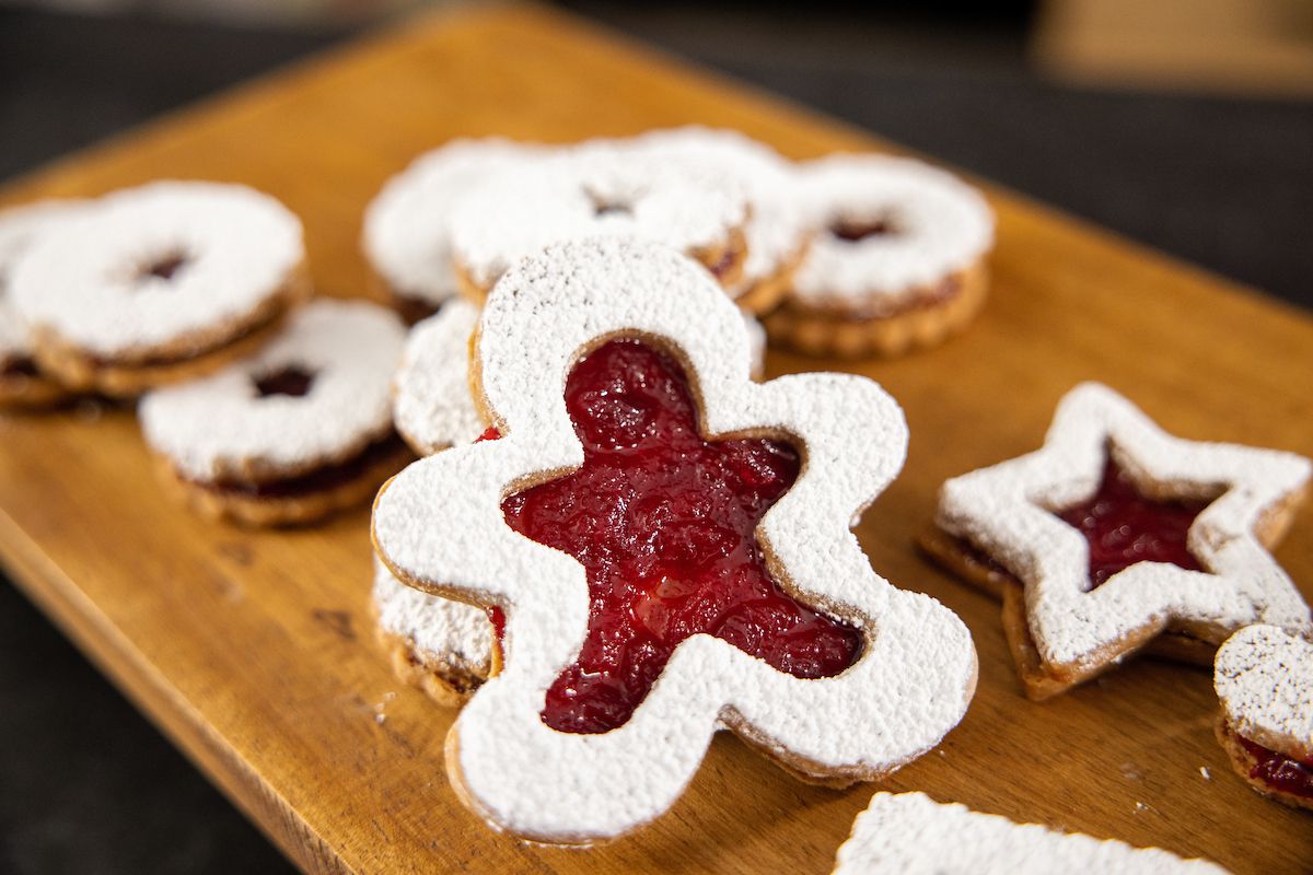 Cookie cranberry-ginger linzer torte