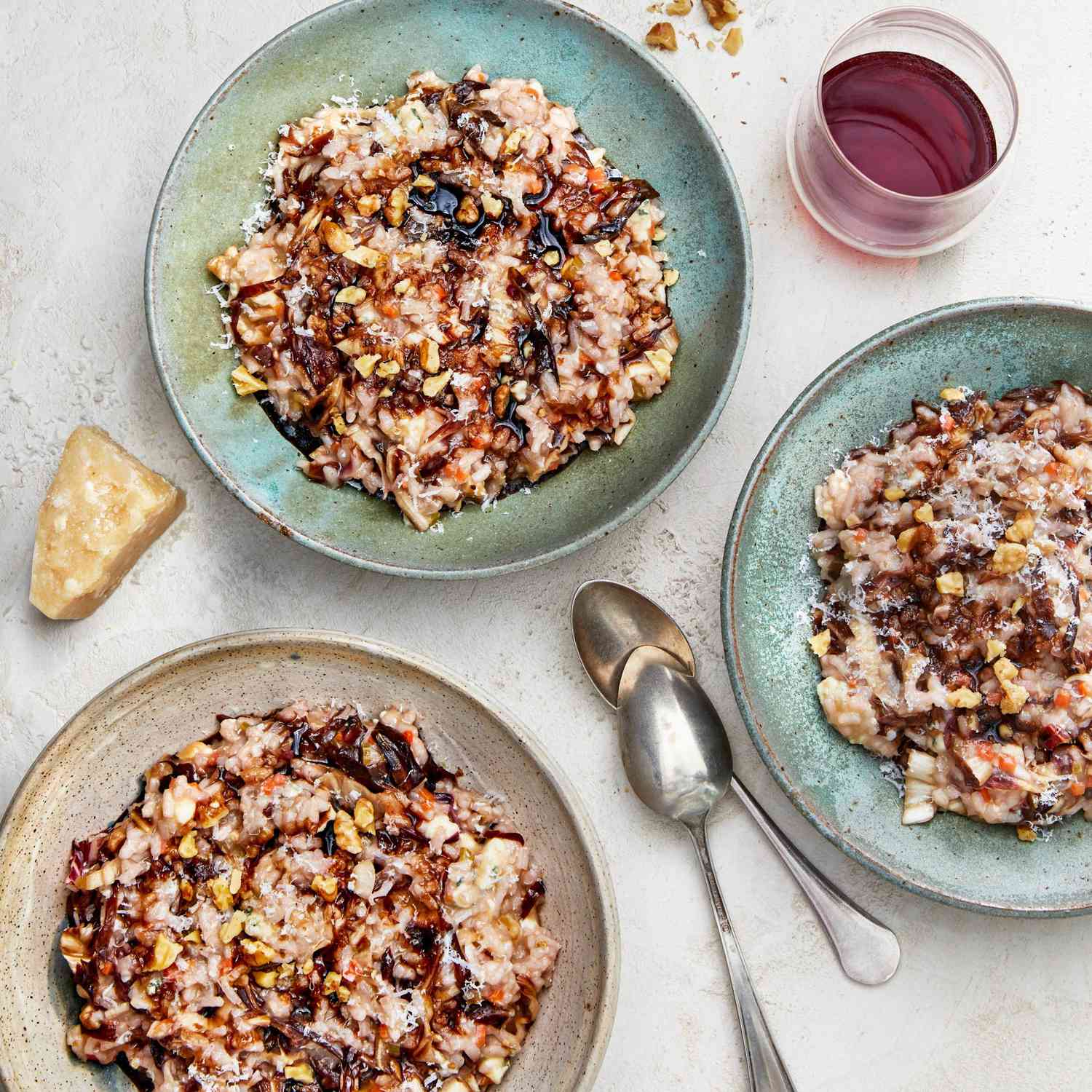 Risotto con radicchio, gorgonzola, noci, e crema di balsamico