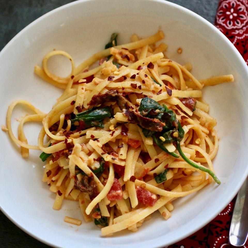 Cà chua khô sen kem Fettuccine