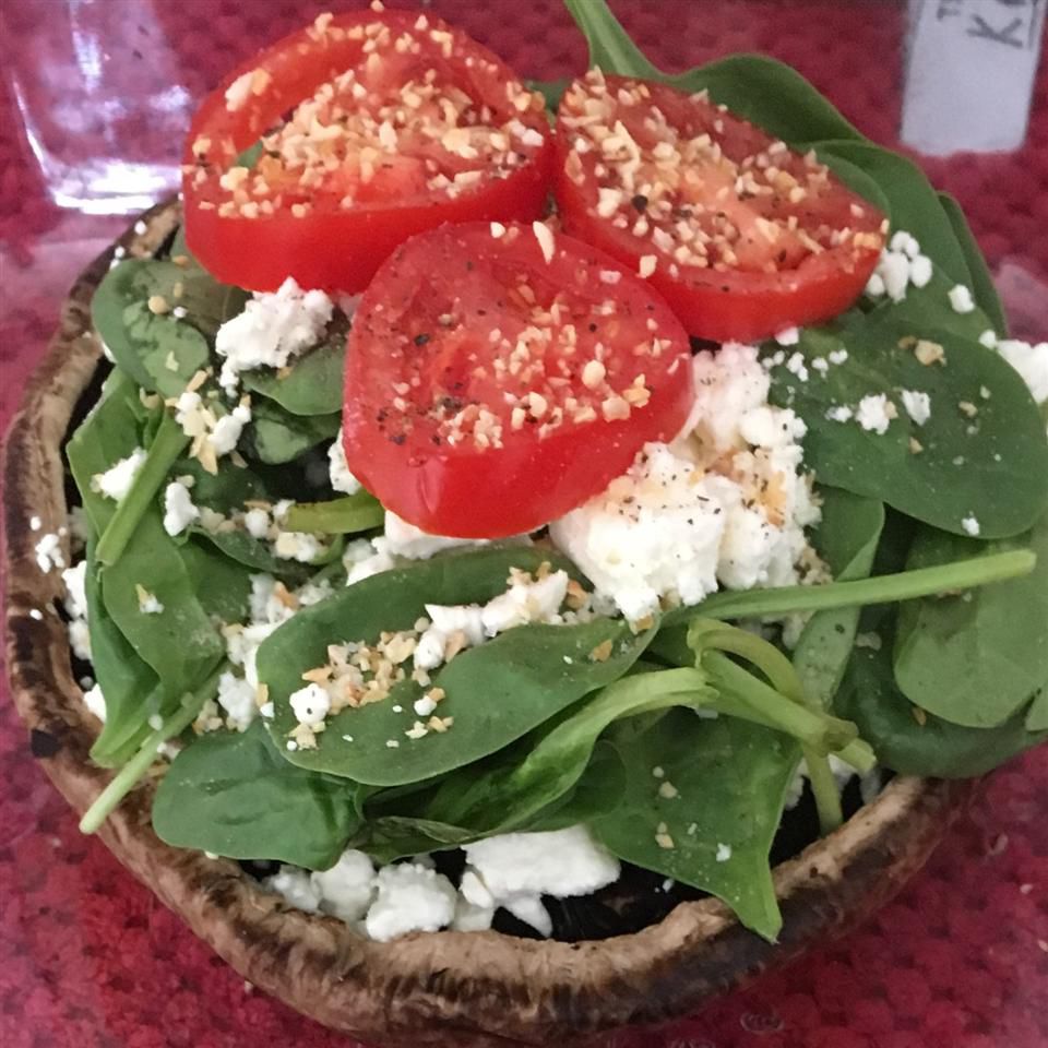 Nấm portobello nhồi bông với rau bina và feta