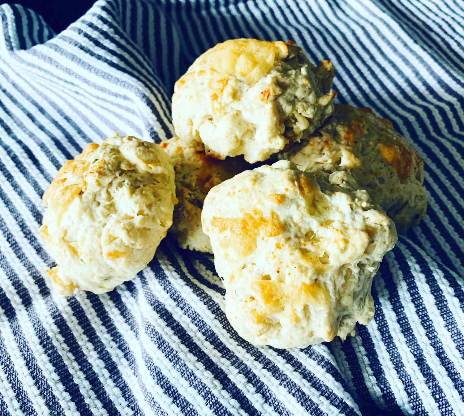 Cheddar và chive Scones