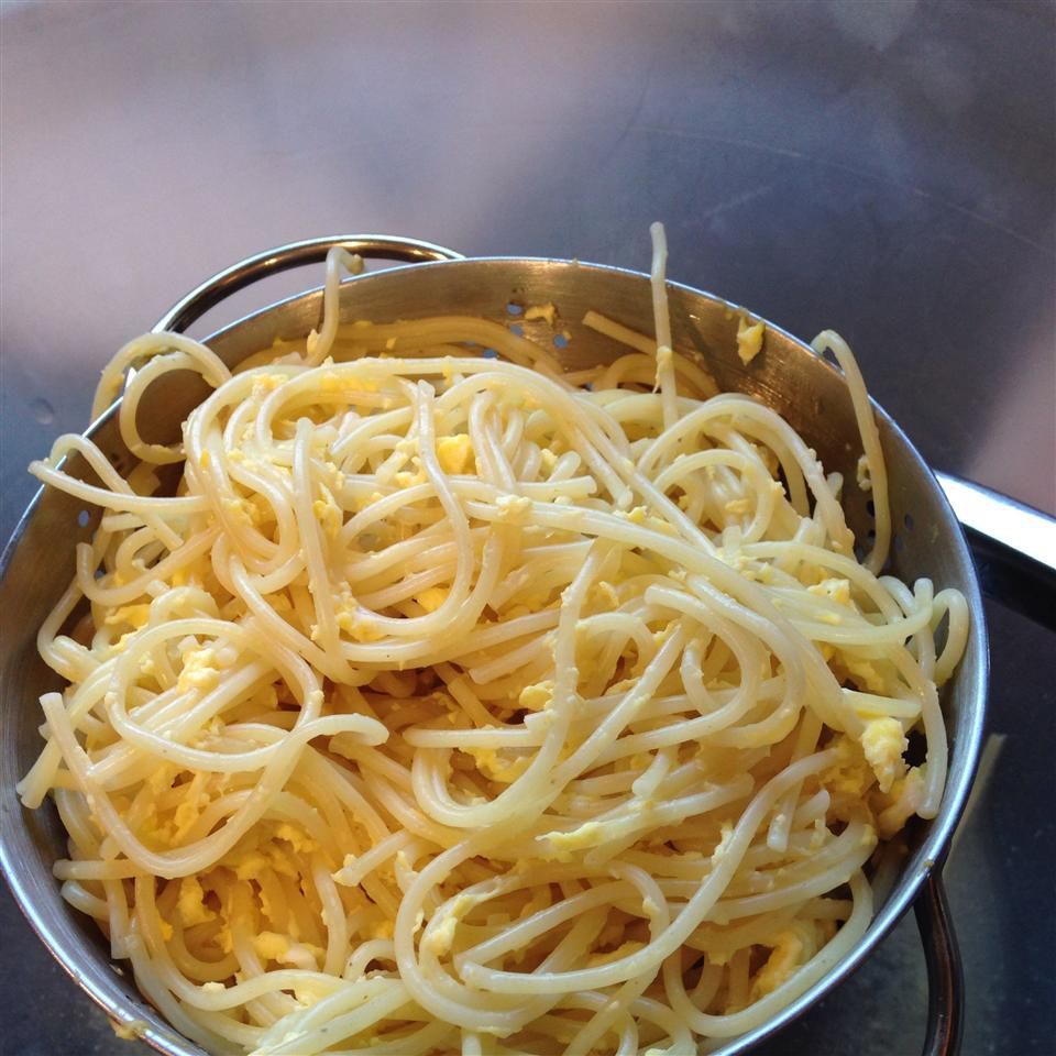 Trứng và mì spaghetti