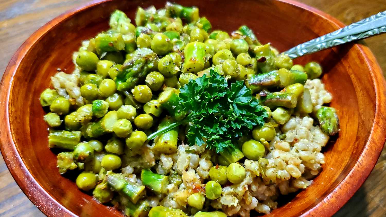 Pesto farro với rau mùa xuân