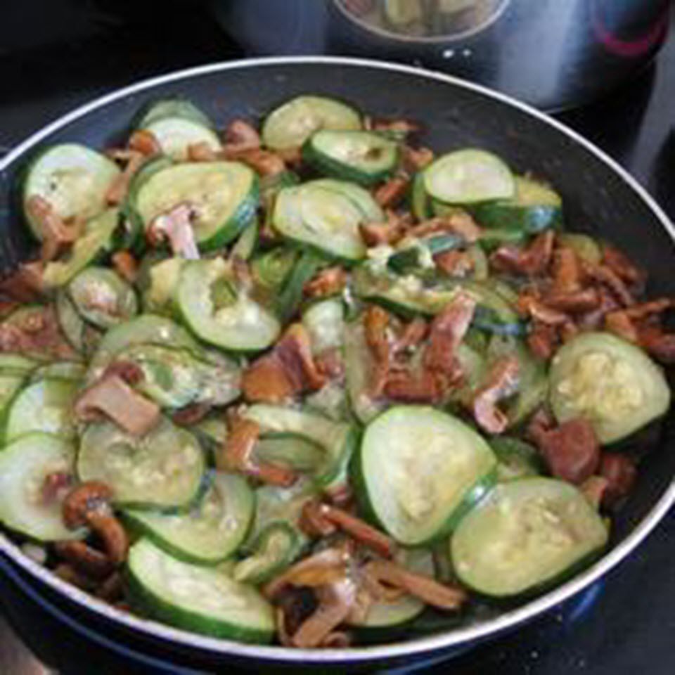 Zucchini với nấm chanterelle