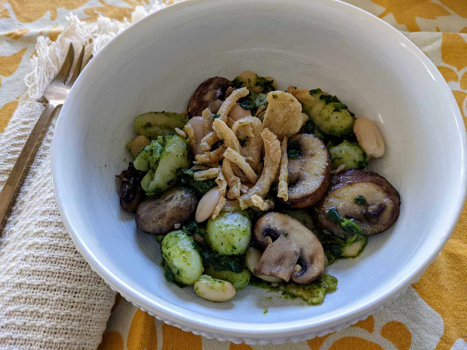 Gnocchi thuần chay với pesto, rau bina và đậu cannellini