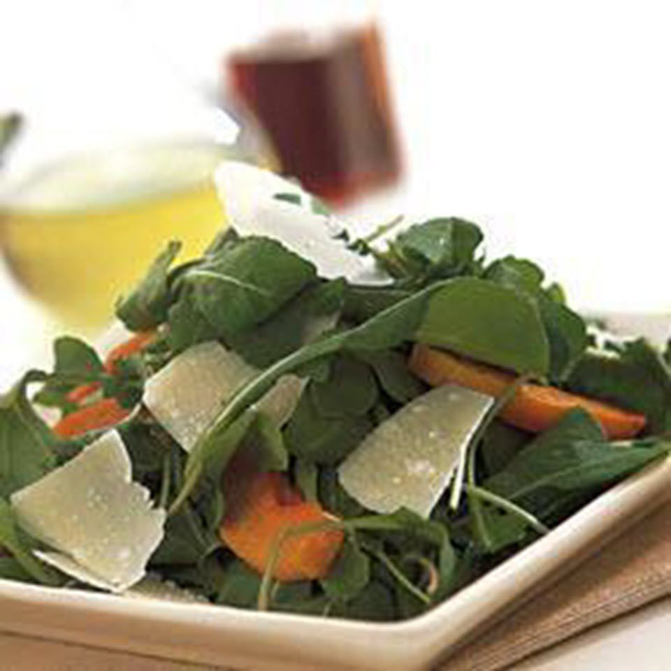 Salad arugula với bí ngô butternut rang và phô mai parmesan