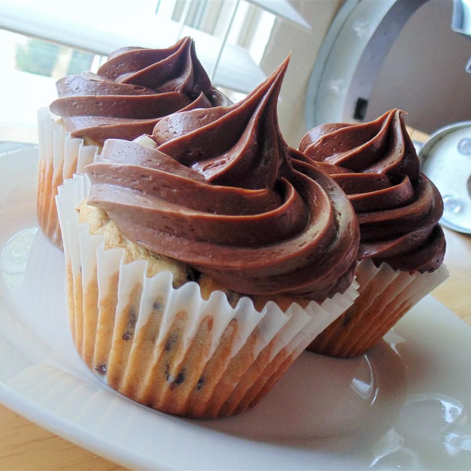 Bơ đậu phộng và bánh cupcake sô cô la chip