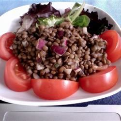 Salmon và salad đậu lăng hun khói