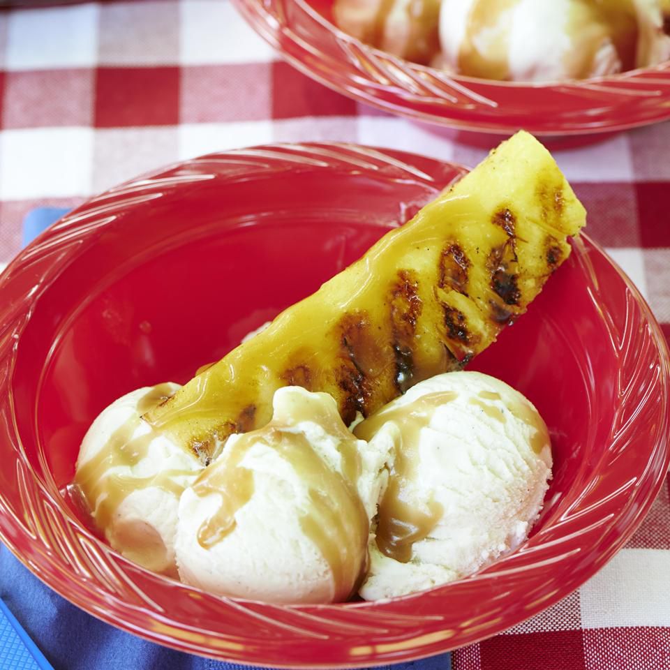 Dứa nướng butterscotch sundaes