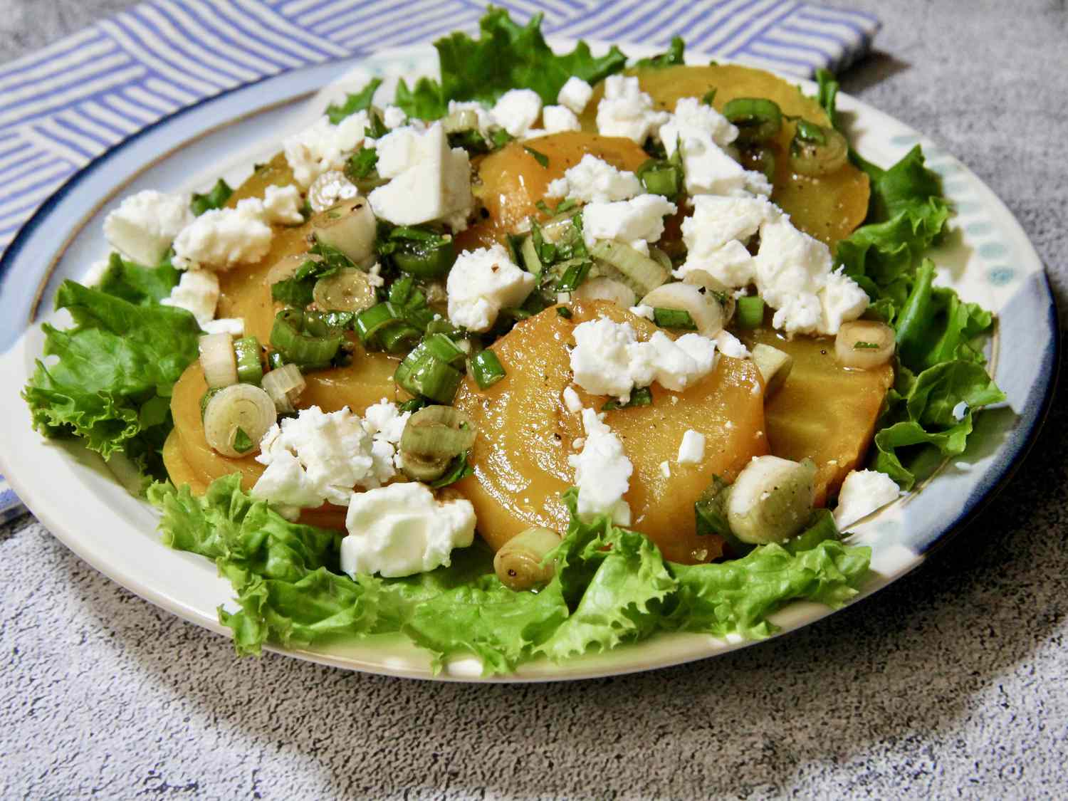 Salad củ cải nướng với feta