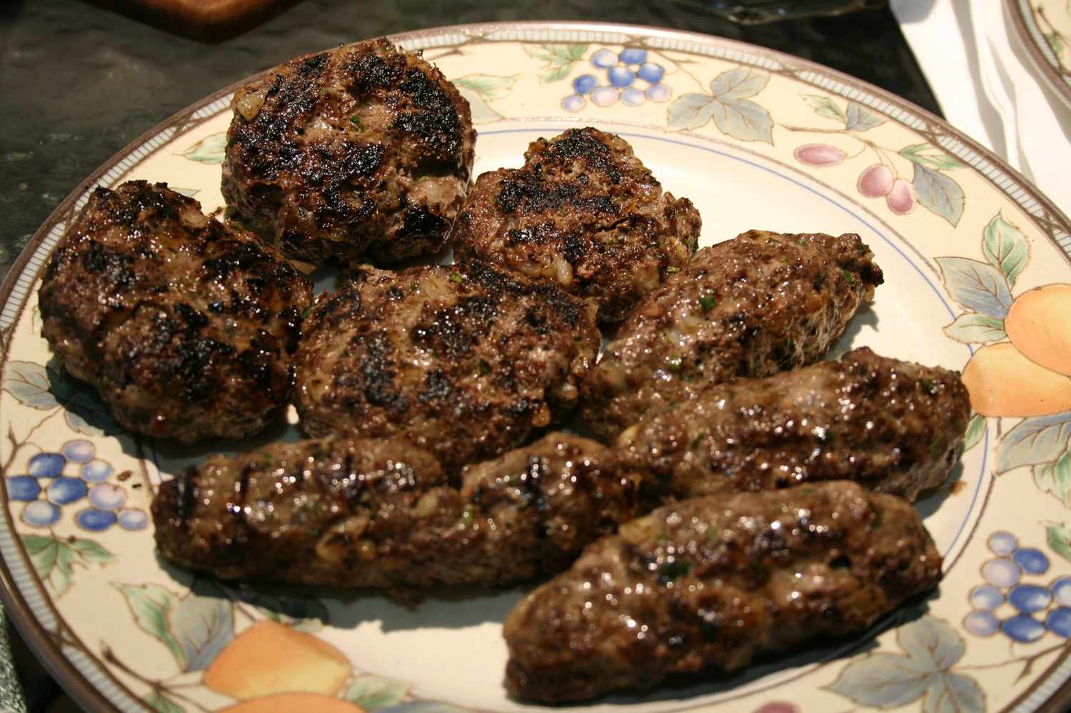 Kafta (ngón tay thịt) với tahini