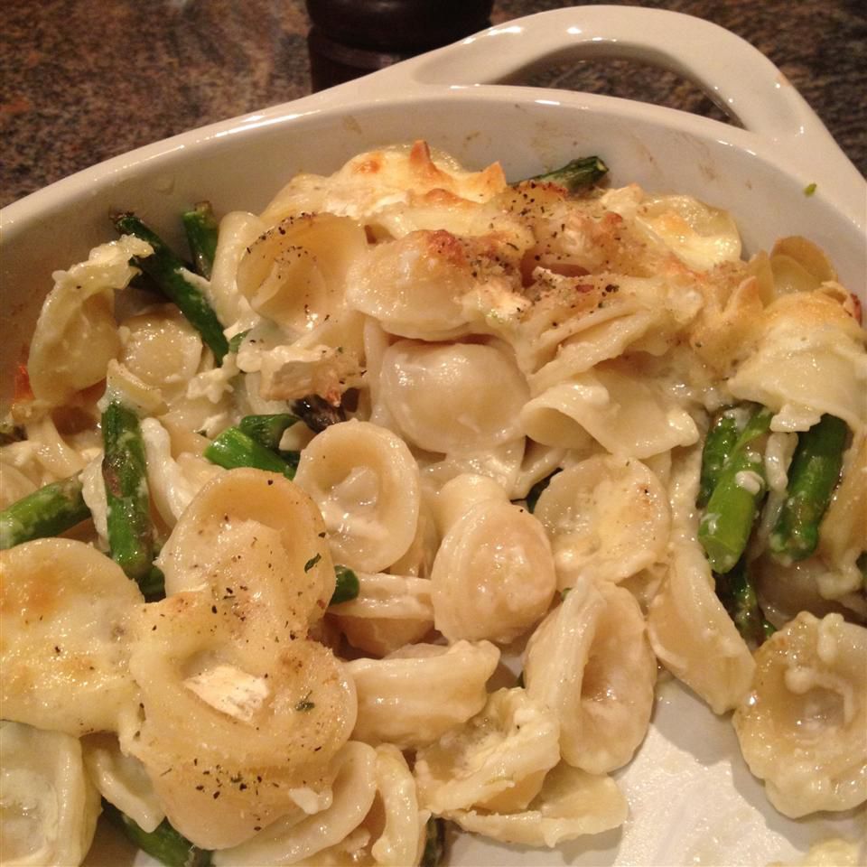 Brie và Asparagus Pasta soong