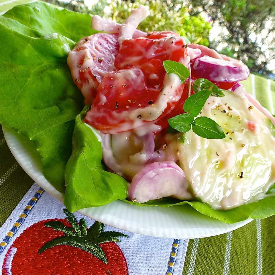 Salad dưa chuột và cà chua