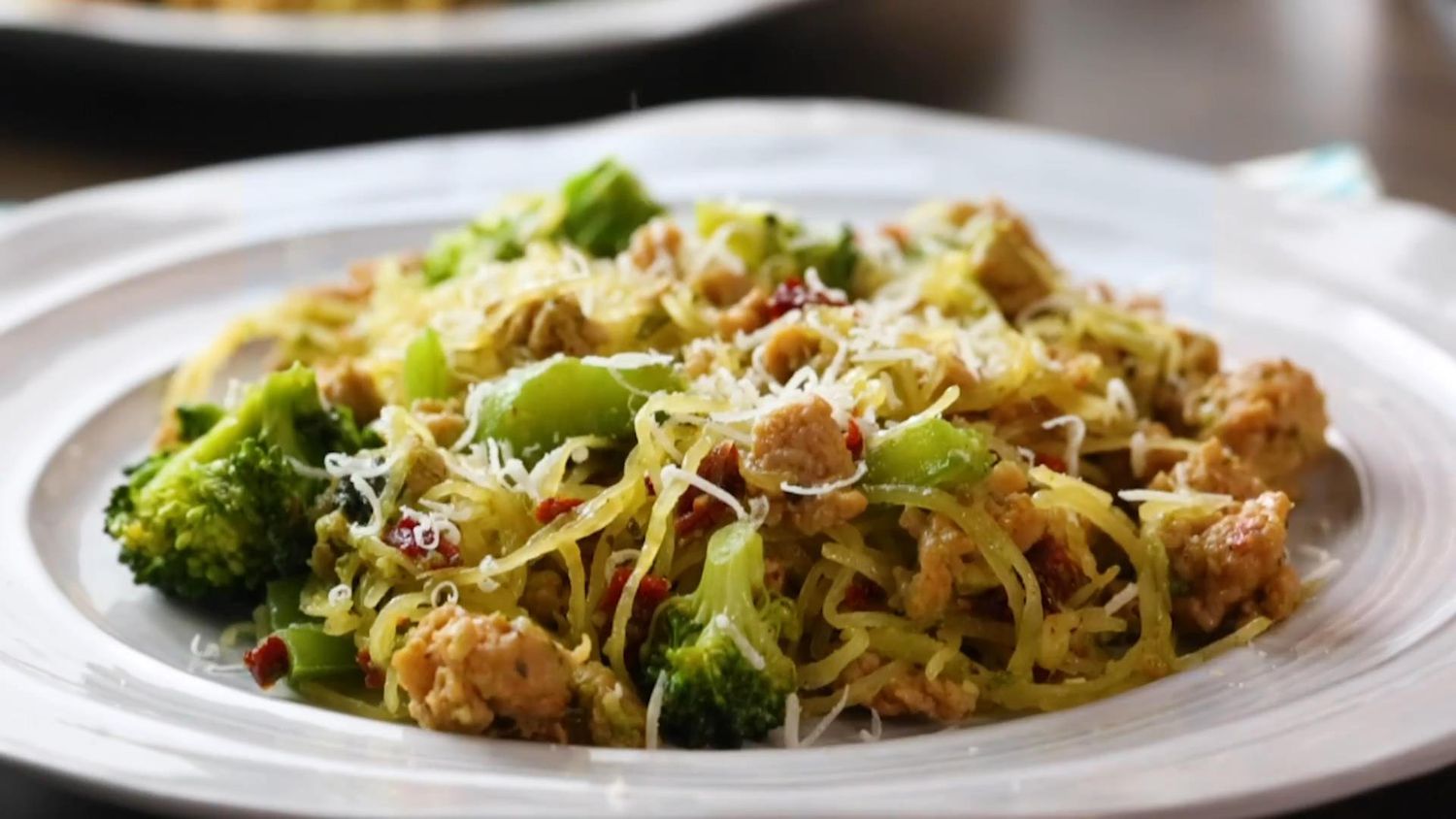 Gà Ý Pesto với spaghetti squash