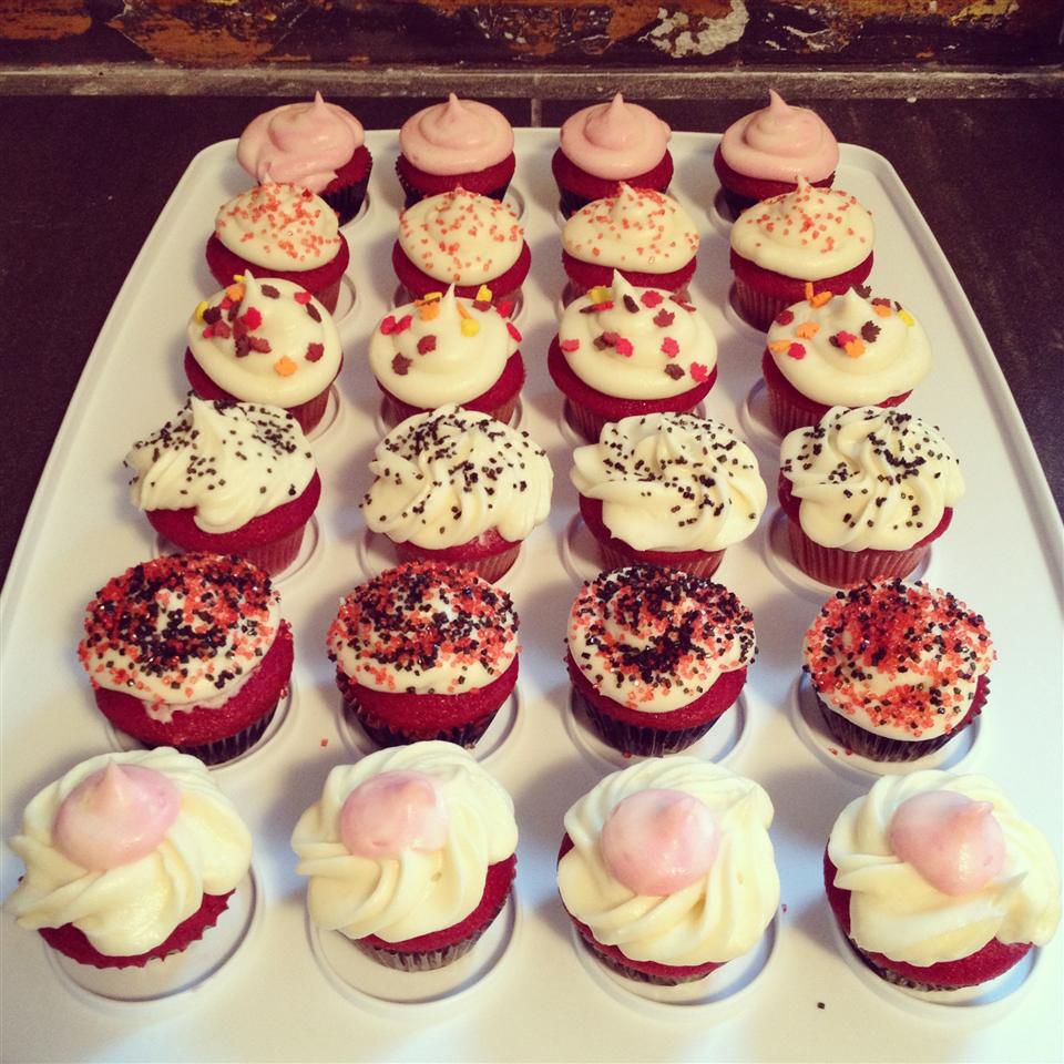 Mini Red Velvet Cupcakes với kem phô mai