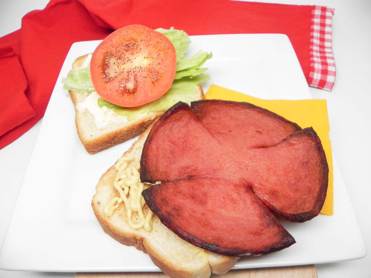 Bánh sandwich bologna không khí