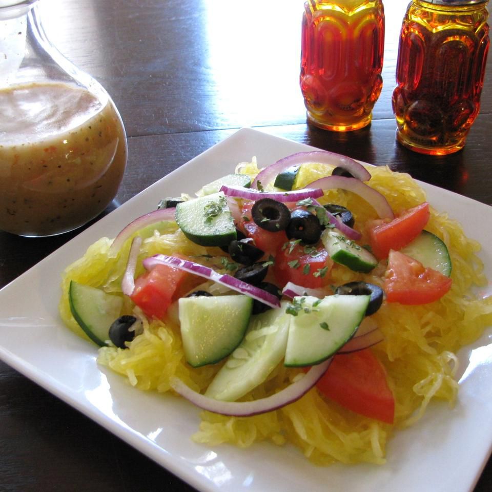 Salad squash spaghetti làm mới và salad dưa chuột