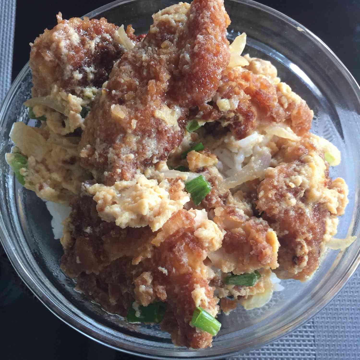 Bát thịt lợn chiên giòn kiểu Nhật (Tonkatsu Donburi)