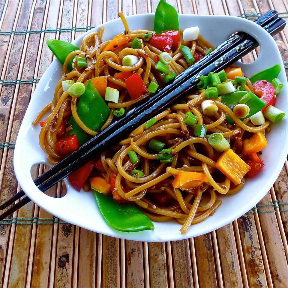 Salad mì ống Asian dễ dàng