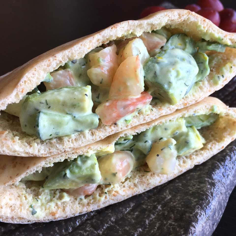 Tôm và Avocado Tzatziki Pockets