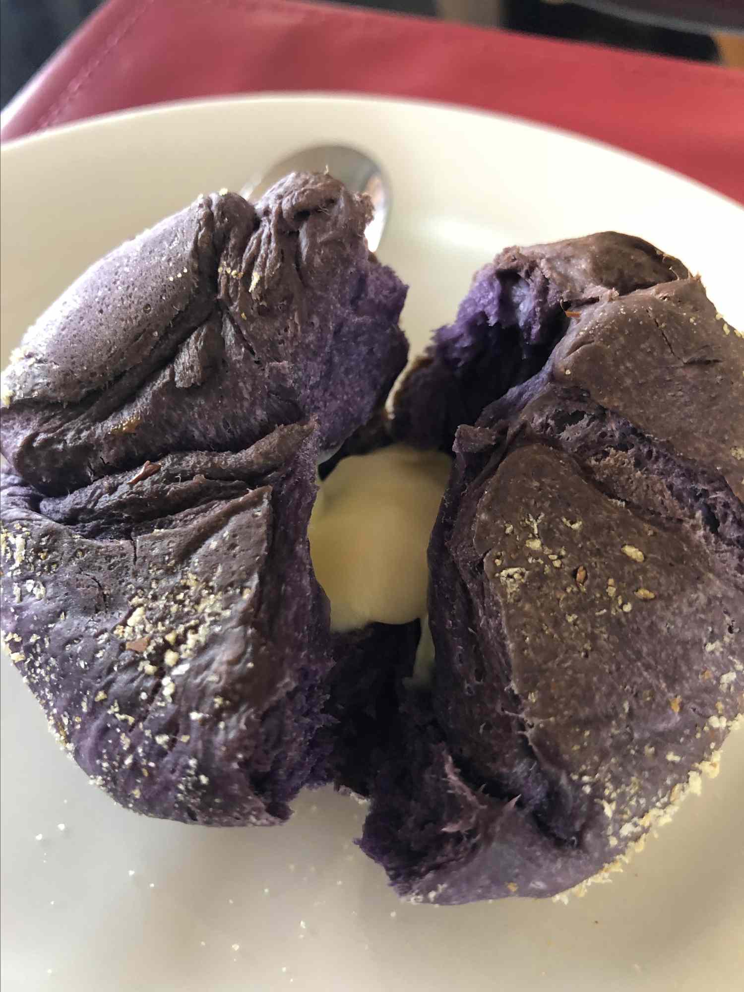 HOT UBE Pandesal (Rolls Bread Purple Purple Purple)