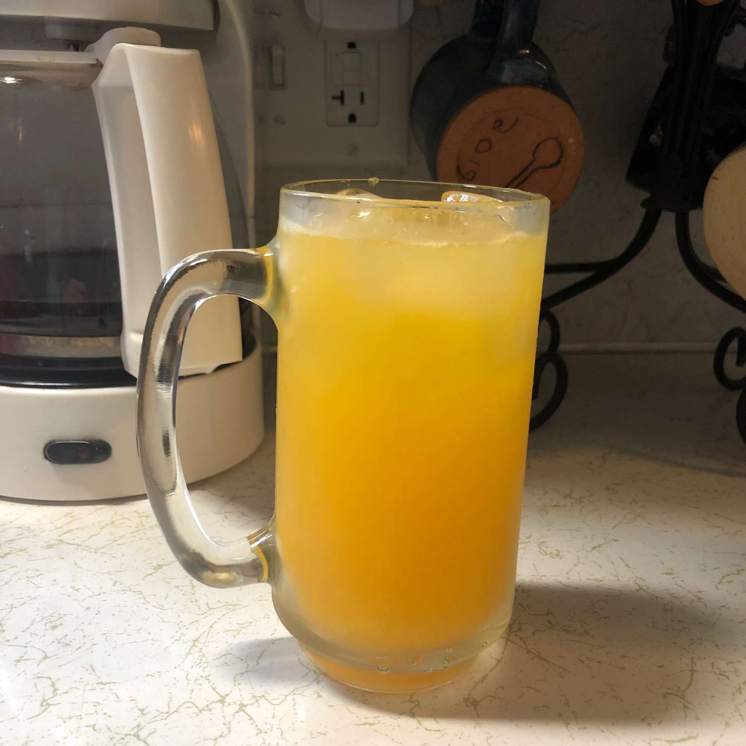 Orange Crush! Cocktail cam và vodka tươi vắt tươi