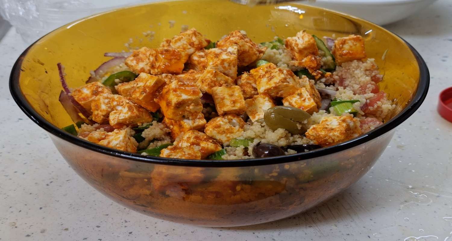 Salad Hy Lạp với couscous và pho mát feta cay