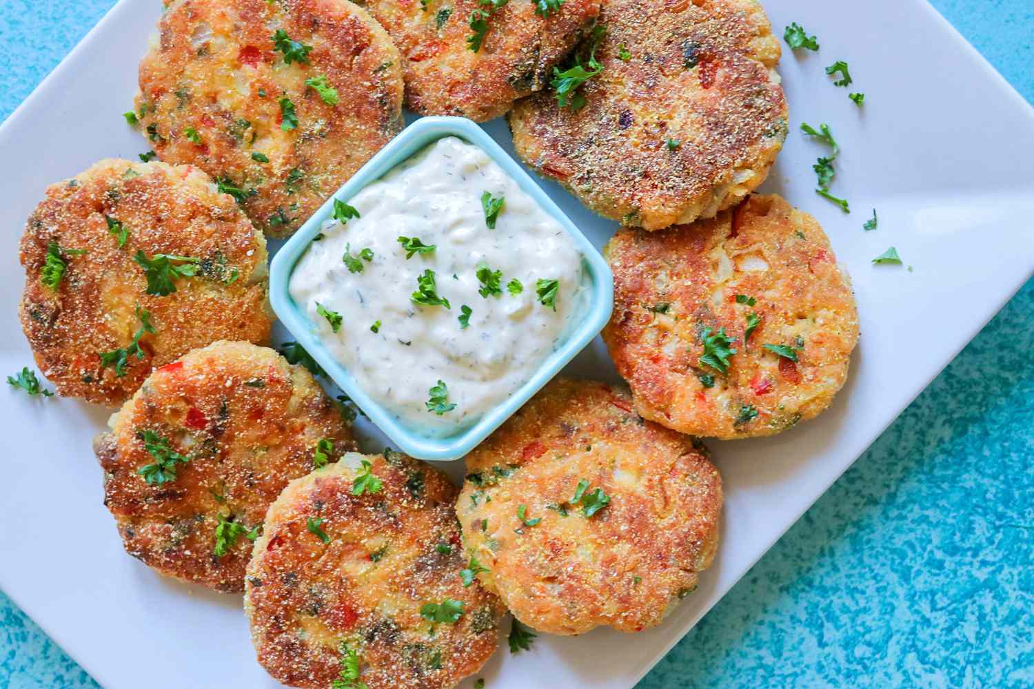 Cá hồi croquettes với cá hồi tươi