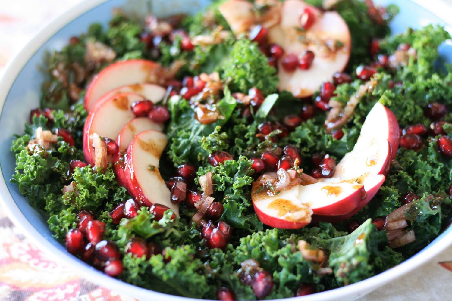 Salad táo và cải xoăn lành mạnh